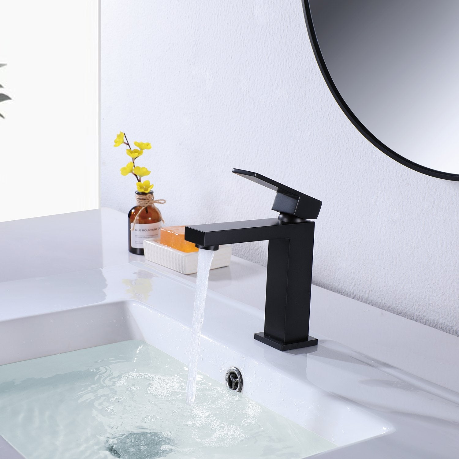 Clihome® | Single Hole Single-Handle Bathroom Faucet with Deck Plate in Matte Black
